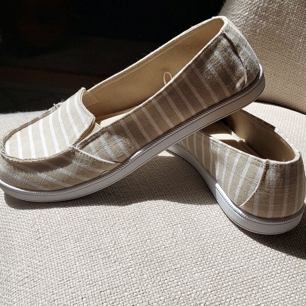 Shoes - Picture 4 of 4